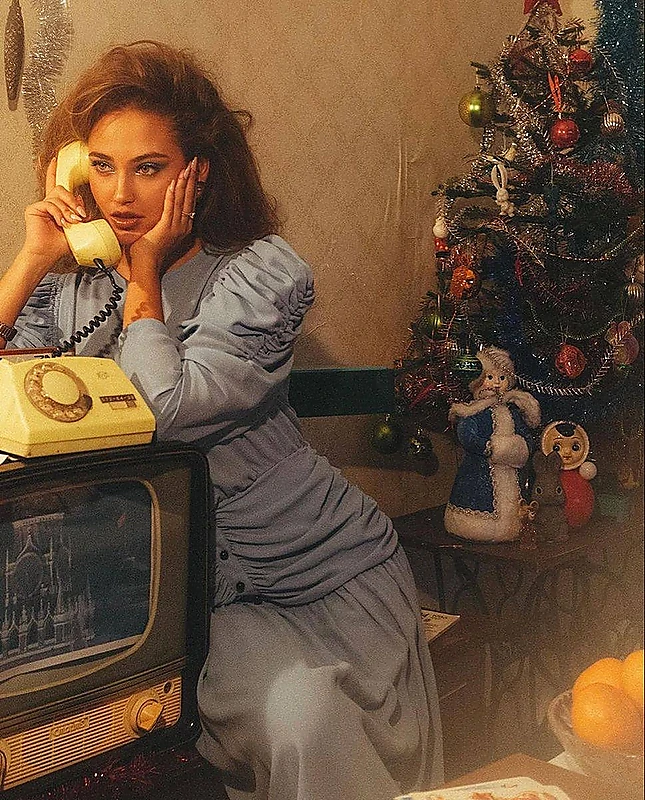 - Алло, Валь…